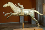 Skulptur des kleinen Reiters und seines Pferdes